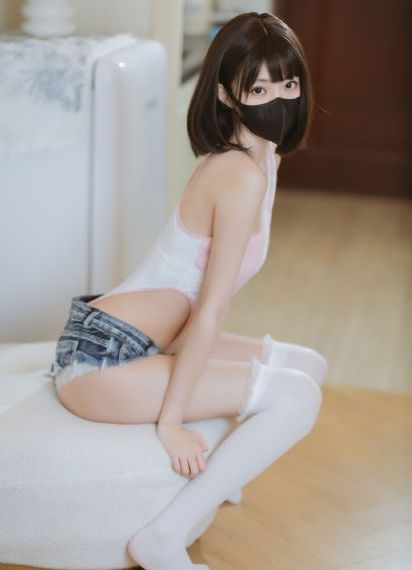 三个人捆着躁我一个_BD免费观看